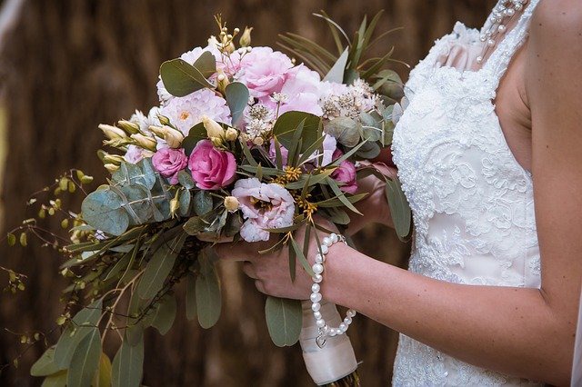 【大学生必見！】結婚式場のアルバイトについて！仕事の種類や内容・選び方などを紹介