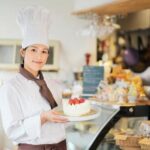 ケーキ屋の女性店員