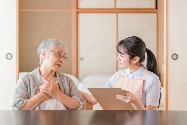 自宅介護を受ける女性